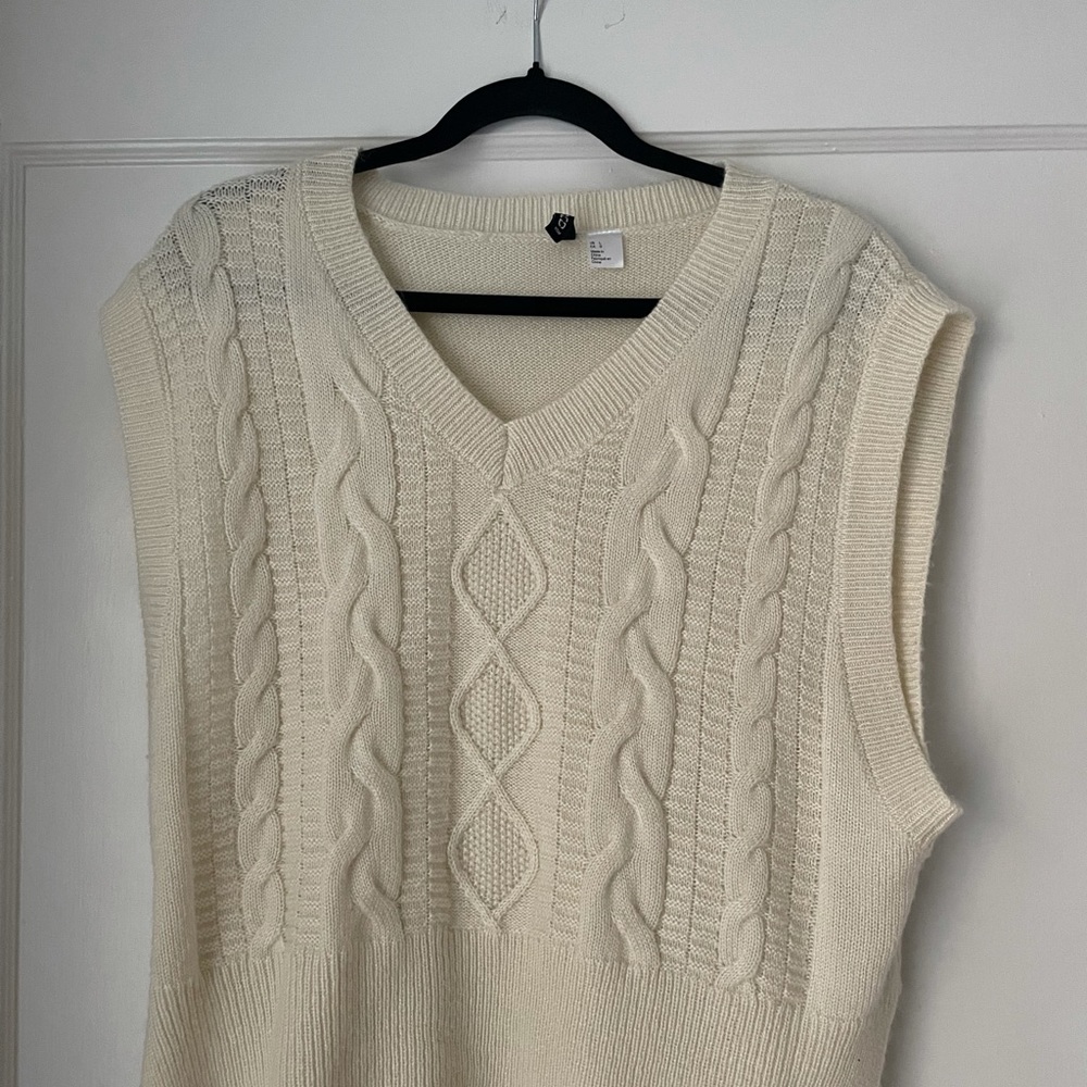 H&M cream cable knit sweater vest never worn L